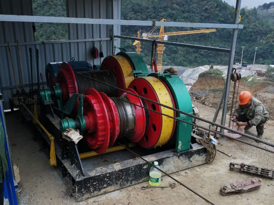 索道牵引起吊施工