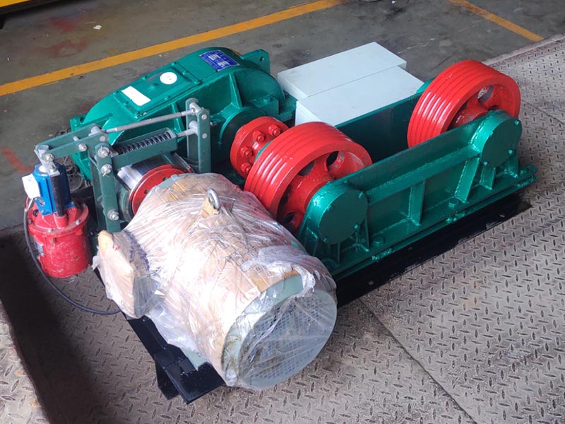 摩擦筒牵引卷扬机