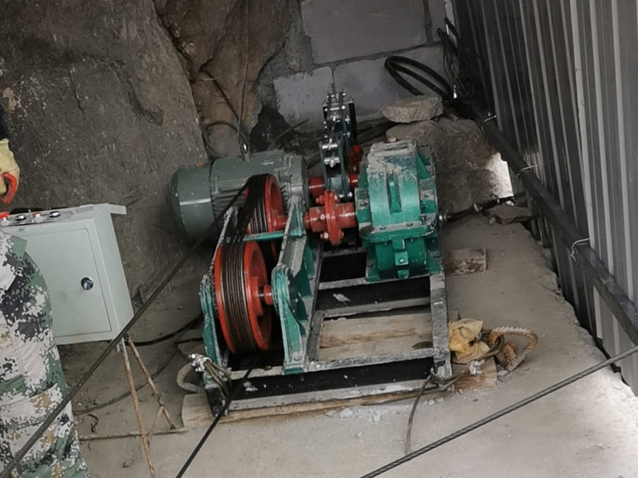 索道牵引起吊施工