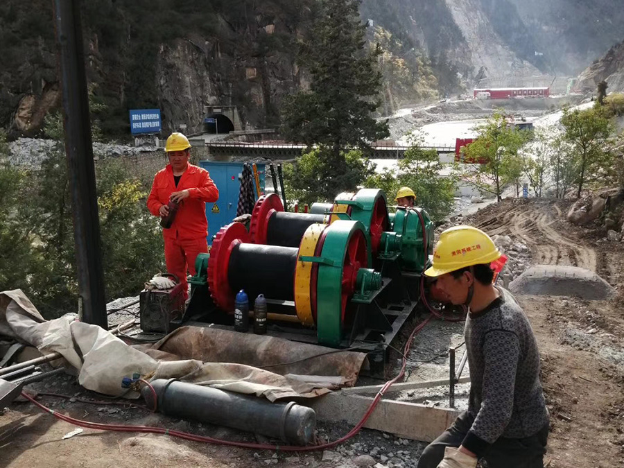 索道牵引起吊施工